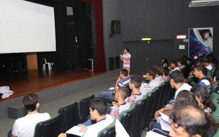Alunos da Rede Municipal de Ensino participam de aulão preparatório para o Saeb