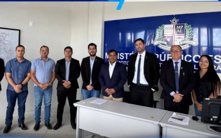 Vereadores foram acusados de invadir consultórios e constranger servidores