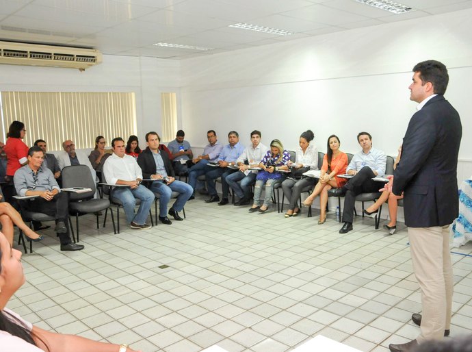 Rui discute parcerias de incentivo ao empreendedorismo em Maceió