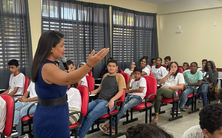 OAB nas Escolas leva temas relacionados à mulher a unidades de ensino de Marechal