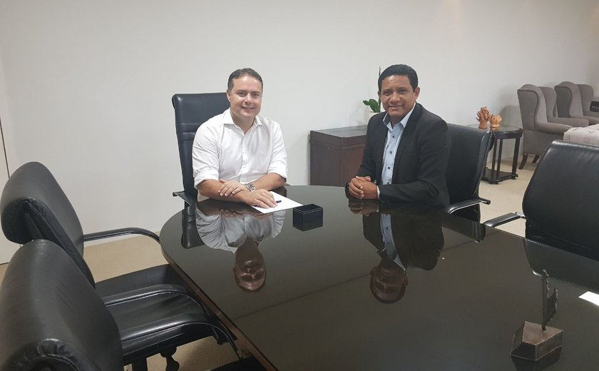 Prefeito Júlio e governador Renan alinham ações para o município de Palmeira