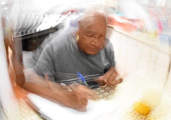 Pessoas com Parkinson poderão ter atedimento prioritário, segundo projeto