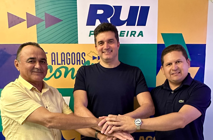 Rui Palmeira amplia base política no sertão com apoio de lideranças de Piranhas