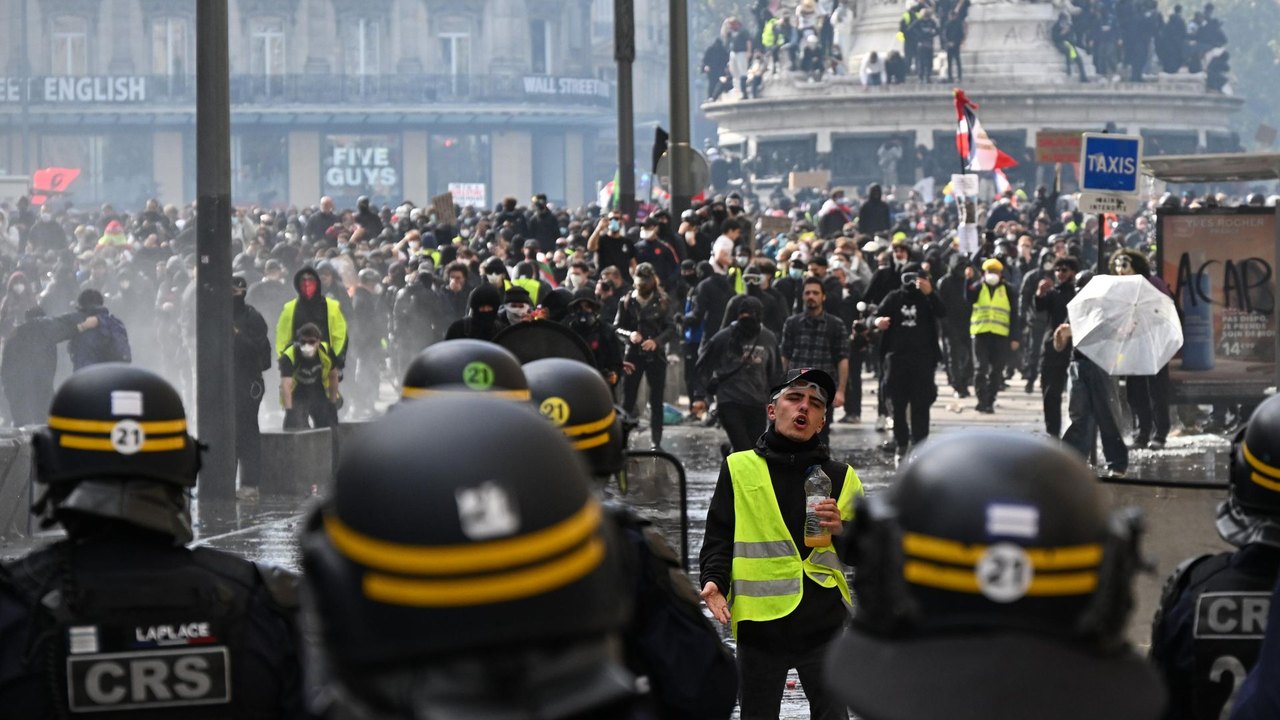 Candidato à presidência da França pede renúncia de Macron em meio a convulsão social