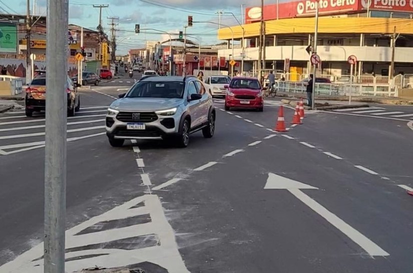 Mudança no trânsito do Jacintinho entra em funcionamento no cruzamento da Leste-Oeste