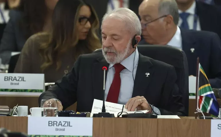 Lula ataca Trump: 'Dê palpite na sua vida e não na nossa'