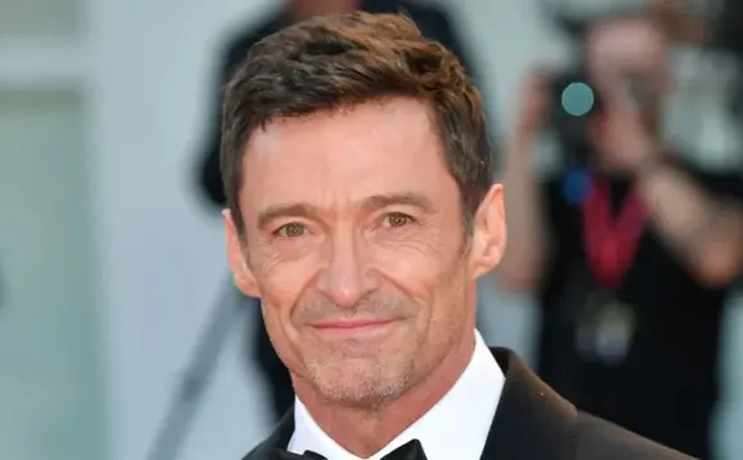 Hugh Jackman ganha filtro de barro no Brasil e agradece