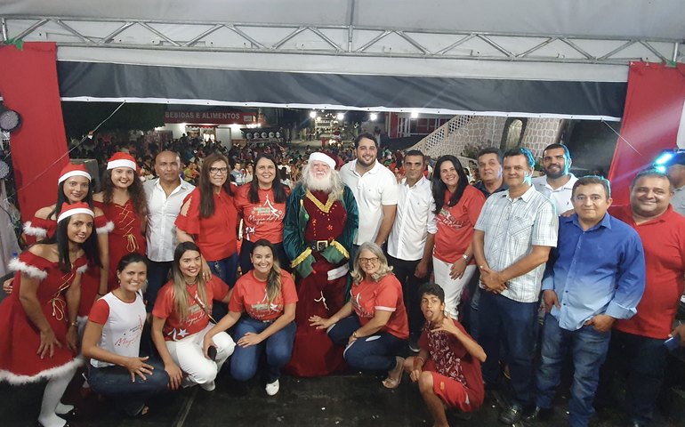 Abertura do projeto “Vivendo a Magia do Natal” emociona a população de Santana do Mundaú