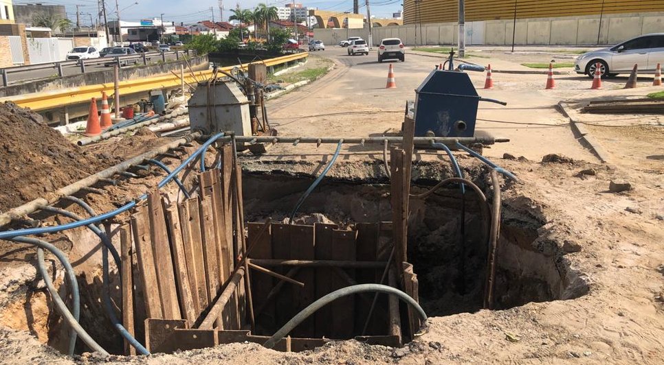 Trecho da Zona Sul de Aracaju é interditado para reparo em sistema de esgoto / Foto: Foto: Flávio Vieira/Deso