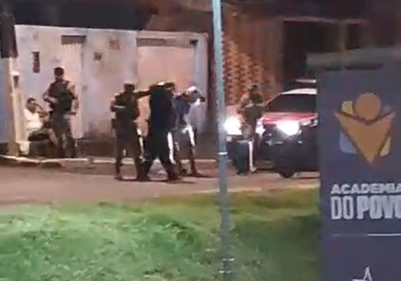 Sobreviventes de atentado em Maceió vão responder por tráfico após droga ser encontrada em casa onde estavam