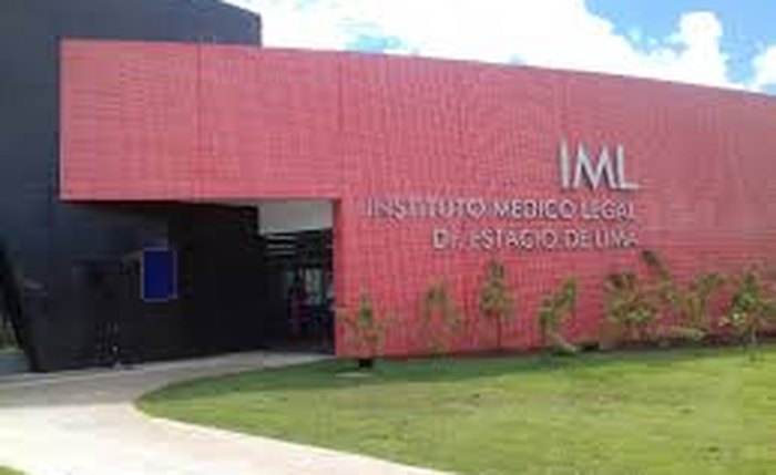 Corpo foi levado para a sede do IML, em Maceió