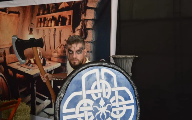 Especial de Natal da Associação Alagoana de Swordplay une magia natalina e cultura medieval em Maceió