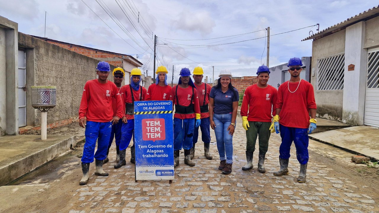 Mão na massa: mulher comanda equipes de operários da construção civil