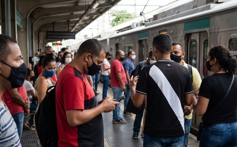SuperVia faz enquete para definir operação dos trens em dia de ponto facultativo por finais de Flamengo e Vasco