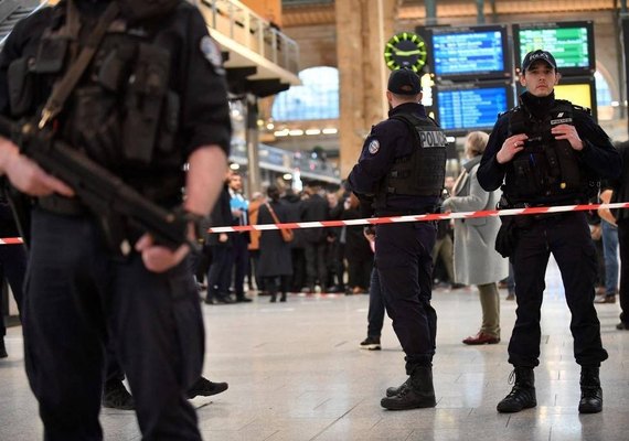 Pessoas ficam feridas por ferimento de arma branca em estação de trem na França