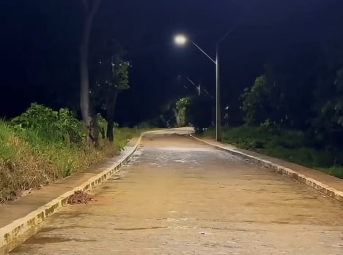 Prefeito Jorge Galvão implanta iluminação em LED até a Cachoeira da Amizade, em Jundiá