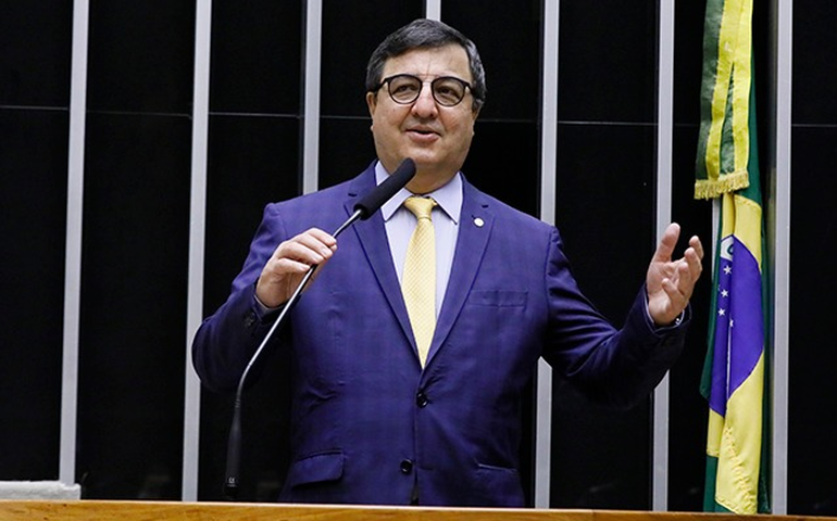 Relator do devedor contumaz inclui espécie de Refis com antecipação de receita para União
