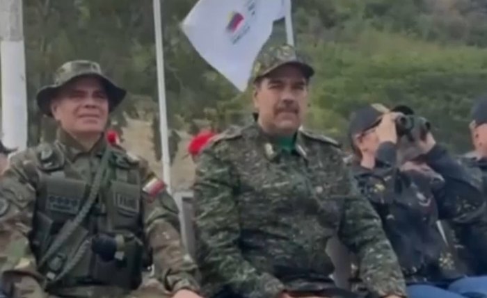 Maduro aparece de farda e se diz pronto para se defender dos EUA Maduro aparece de farda e se diz pronto para se defender dos EUA