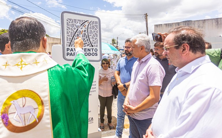 Moradores do Bairro São Luiz recebem 27 ruas pavimentadas em Arapiraca