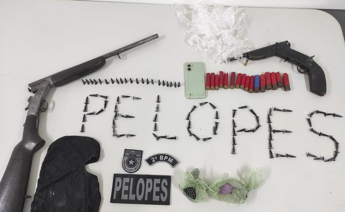 Ações da PM apreendem três armas de fogo e 1,3 Kg de drogas no interior Ações da PM apreendem três armas de fogo e 1,3 Kg de drogas no interior