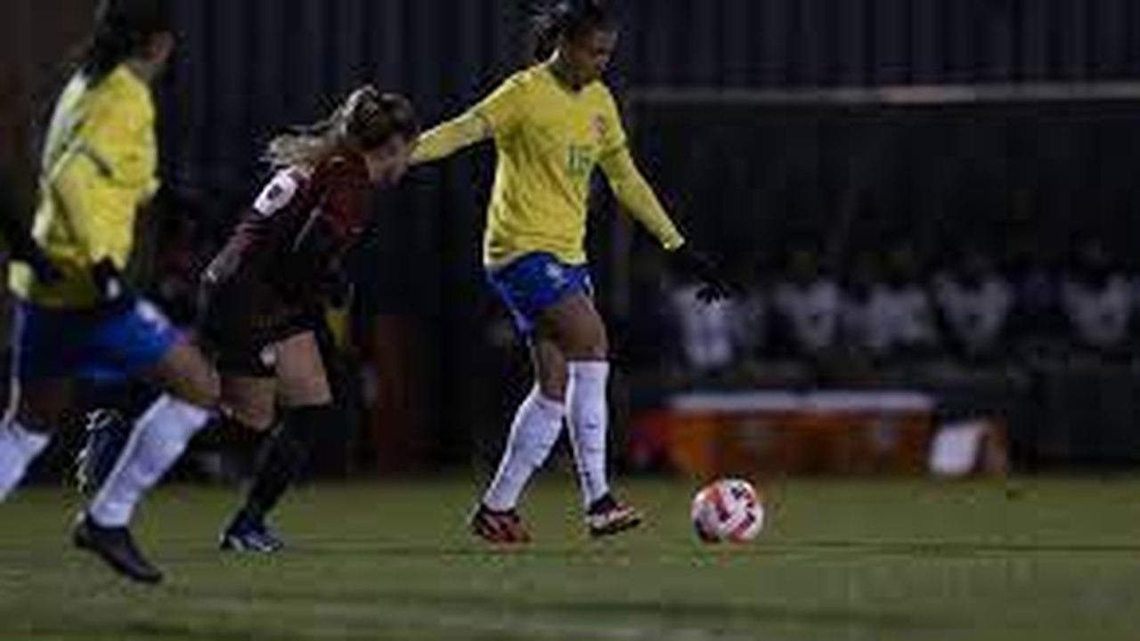 Seleção feminina perde para Canadá em segundo amistoso pós-Copa