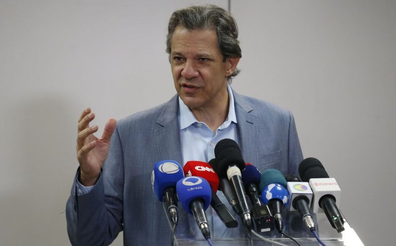 Haddad diz que câmbio é flutuante e que o dólar vai se acomodar