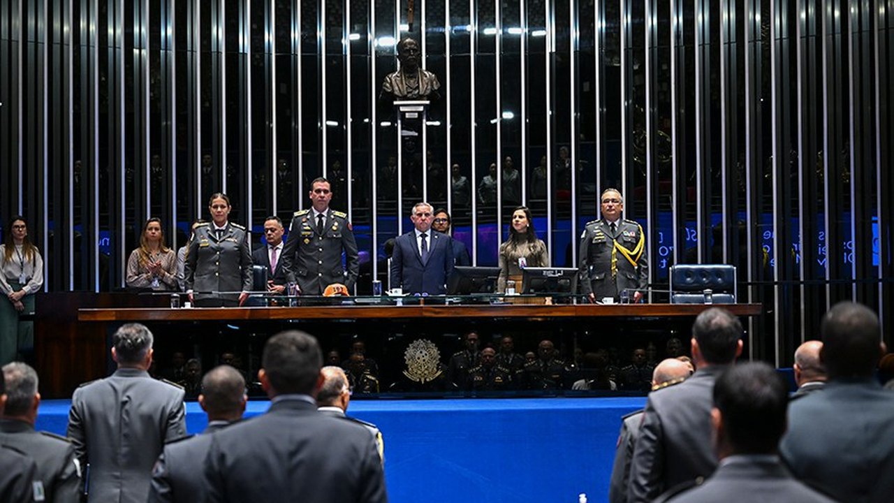 Sessão solene aponta evolução do Corpo de Bombeiros do DF em 170 anos