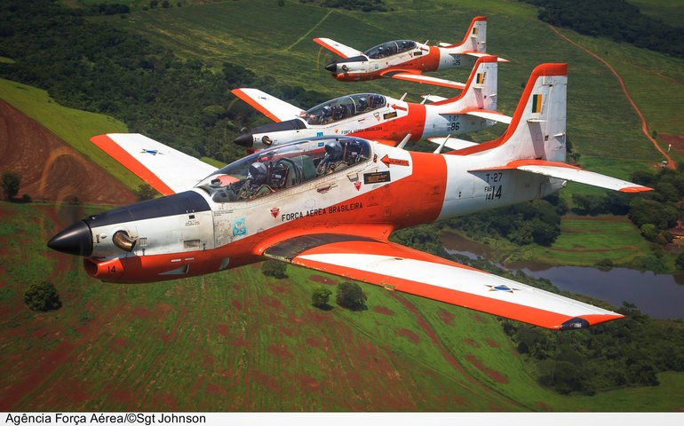 Como é o T-27 Tucano, modelo dos aviões da FAB que colidiram em Pirassununga, interior de SP