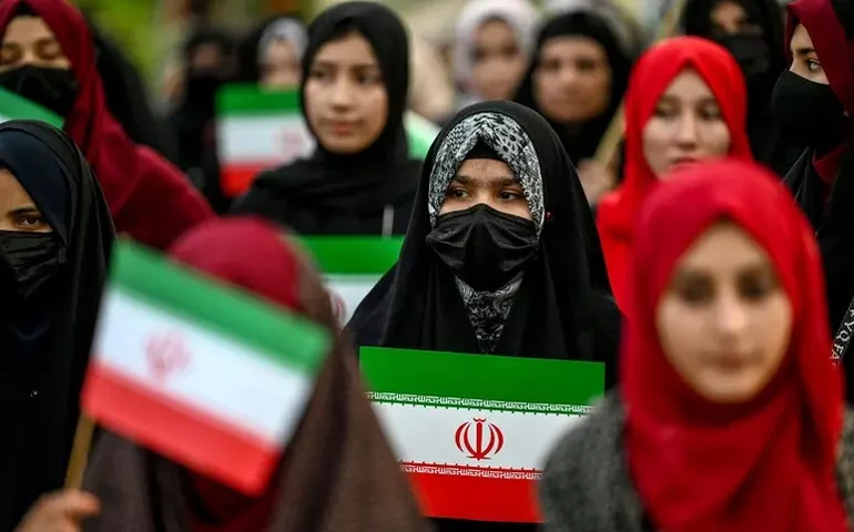 Posição da UE não prevê mudança de regime no Irã, diz porta-voz