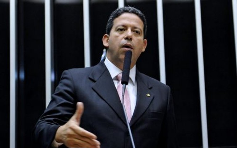Arthur Lira e JHC integram lista de políticos que enriqueceram após eleitos