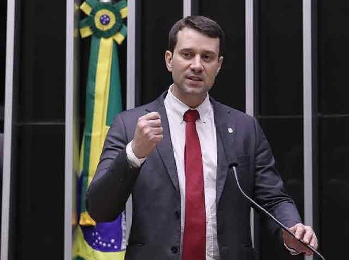 Durante sanção do Programa Escola em Tempo Integral, deputado relembra pioneirismo de Arapiraca