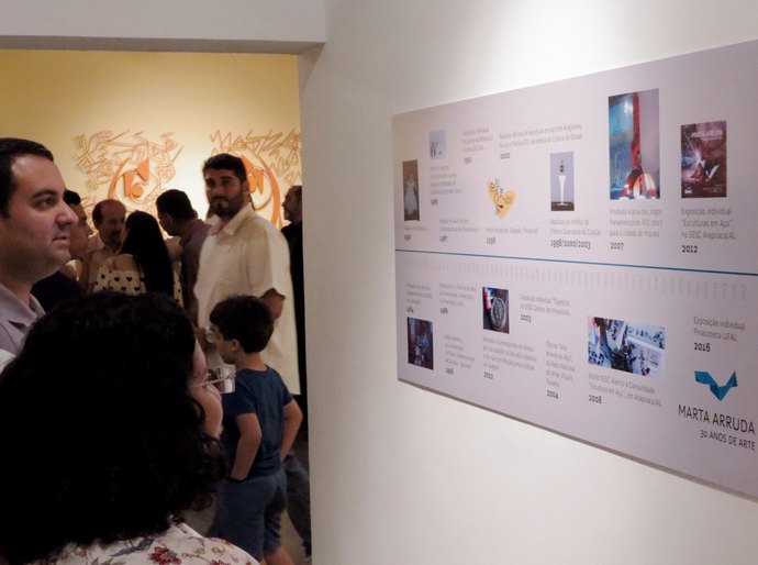 Público lota Pinacoteca Universitária para exposição de Marta Arruda