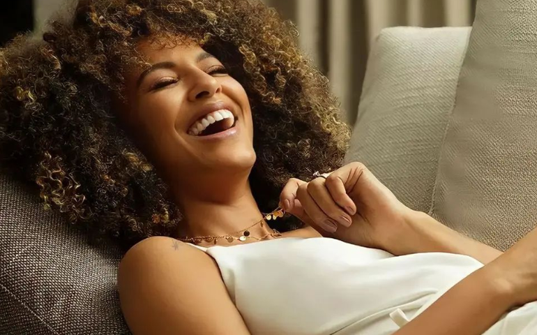 Sheron Menezzes conta que quase foi atropelada em assalto a mão armada: 'Vivi um milagre'