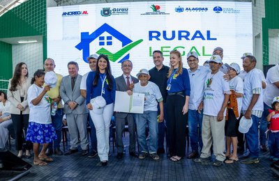 Dignidade e emoção marcam a entrega de 500 títulos de terra para trabalhadores rurais em Girau do Ponciano