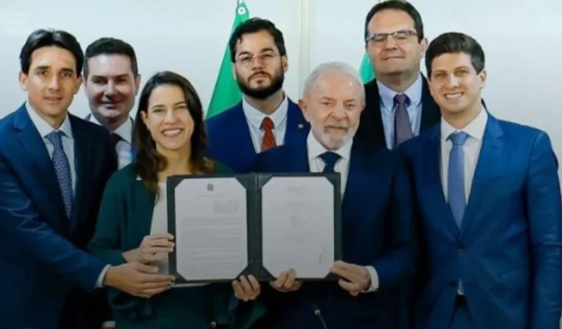 Lula autoriza R$ 4 bilhões para 18 trens e 4 VLTs no Recife; já para barragens em Alagoas - R$ 0,0