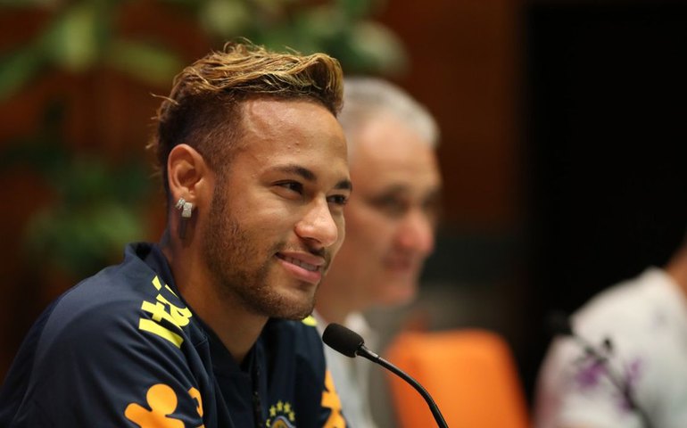 Neymar diz viver &#8216;momento mais especial&#8217; no Paris Saint-Germain