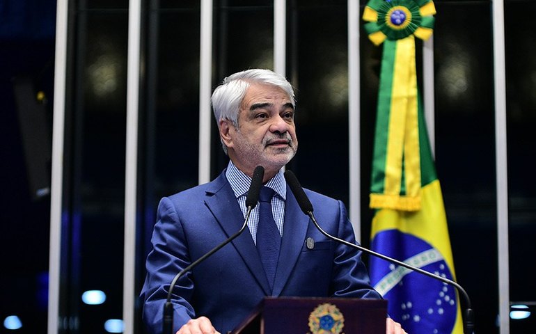 Humberto destaca Dia do Professor e ações do governo na educação