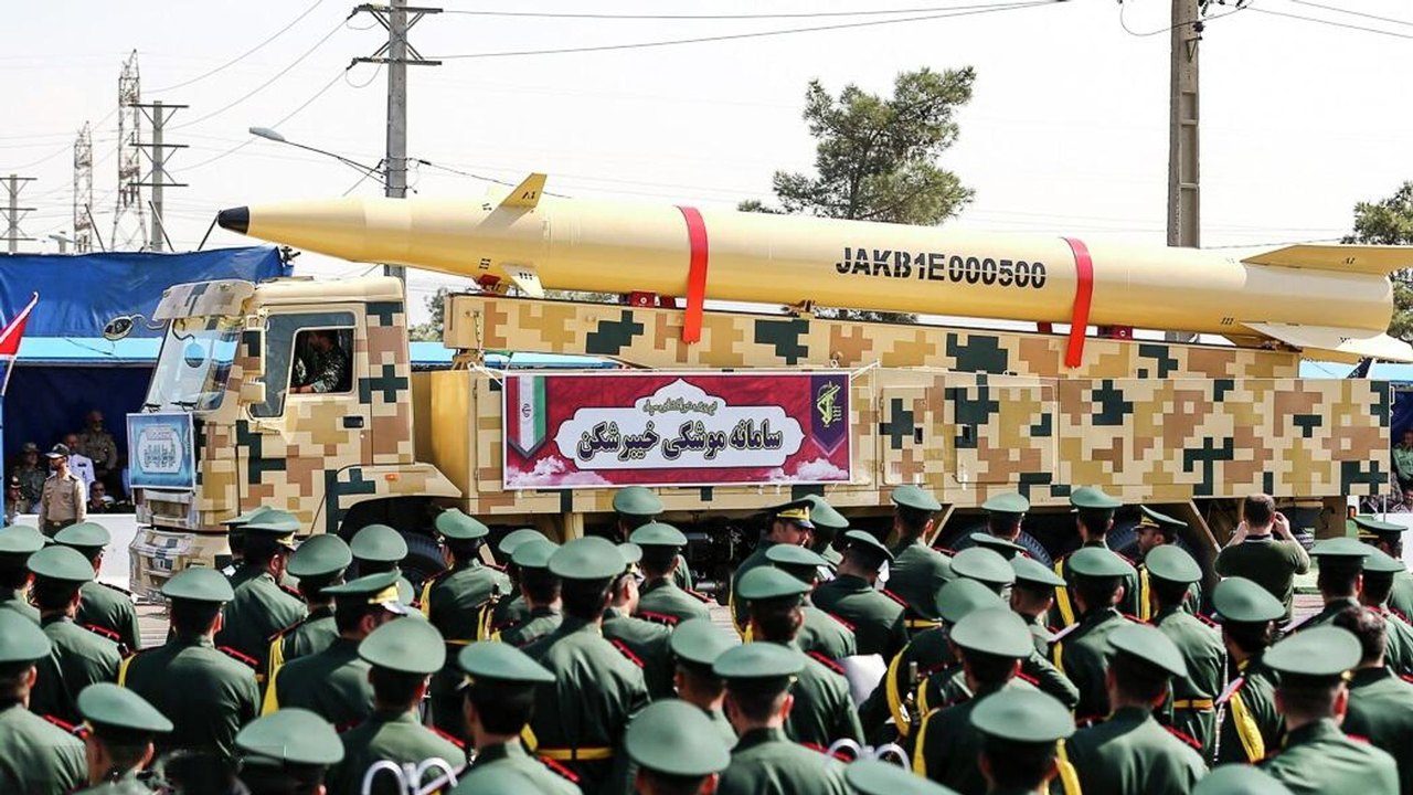 Míssil Kheibar Shekan do Irã, que devasta bases dos EUA no Golfo, é fator-chave no conflito