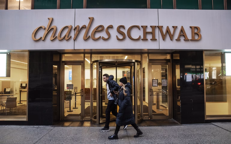 Nos EUA, usuários relatam problemas com Schwab, Fidelity e outras plataformas de investimentos