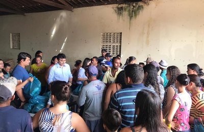 Semana Santa: Prefeito Zé Adelson distribui 5 toneladas de peixes à população de Olho D'Água Grande 