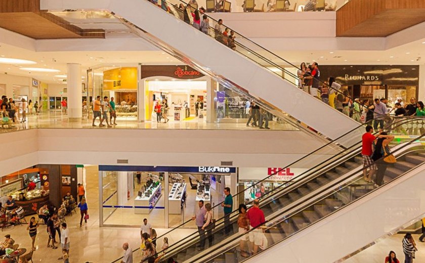 Shoppings e supermercados abrem normalmente neste feriado