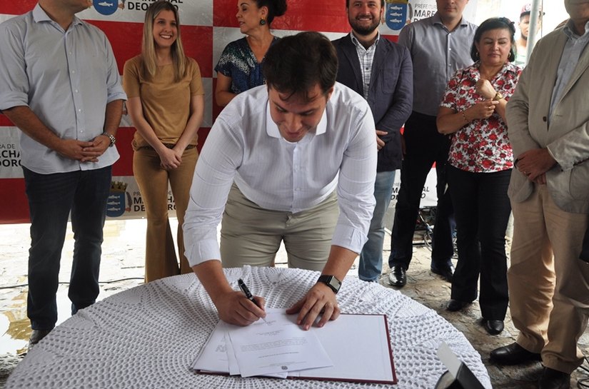 Prefeito Cacau e presidente do Iphan assinam ordem de serviço da requalificação do Largo da Igreja Matriz