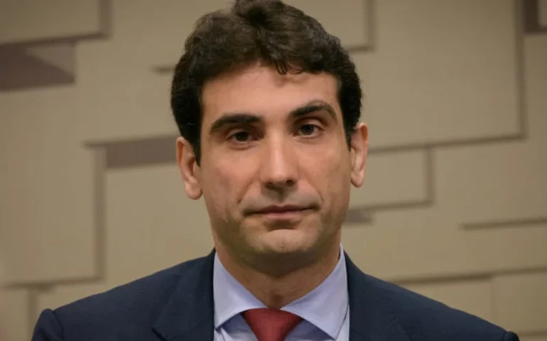 Galípolo destaca necessidade de ações para um futuro diferente diante da história do Brasil