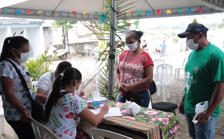 Arraiá da Imunização: Saúde de Santana do Mundaú aplica 150 novas doses de esperança