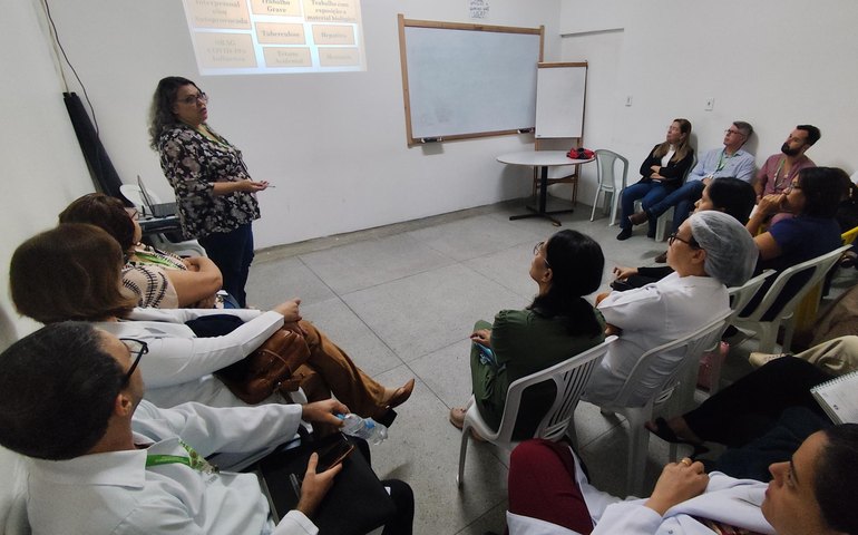 Serviço de Epidemiologia do HEA apresenta normas, rotinas e lança cartilha para capacitação de profissionais