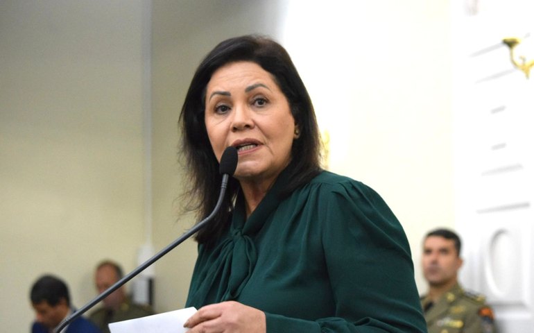 Rose Davino destaca 40 anos da TV Ponta Verde