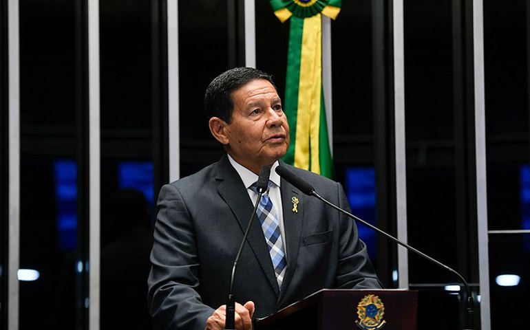 Mourão critica atuação de ministros do STF e pede apoio dos senadores