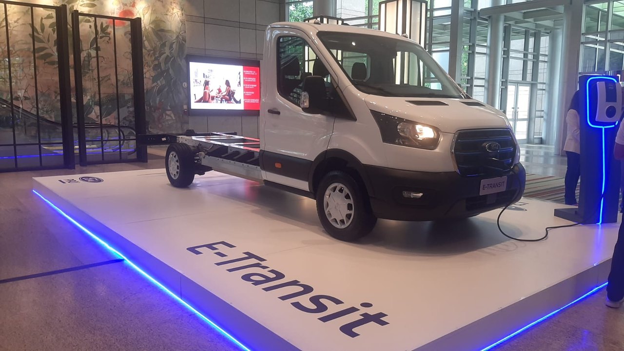 Ford anuncia início das vendas da E-Transit no Brasil