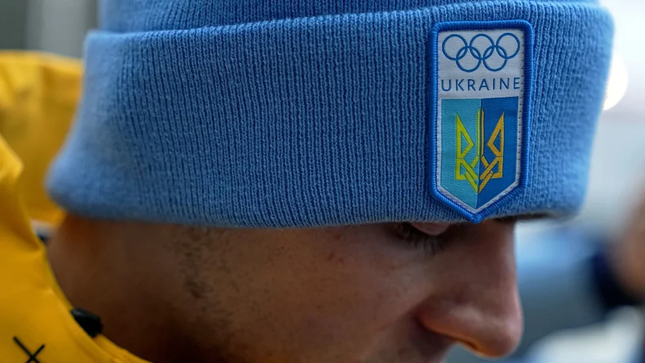 Ucraniano Vladyslav Heraskevych está fora dos Jogos Olímpicos de Inverno por causa do capacete proibido em homenagem aos mortos em guerra
