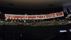 Caminhoneiros manifestaram apoio ao projeto na Câmara. Foto: Gustavo Lima/Câmara